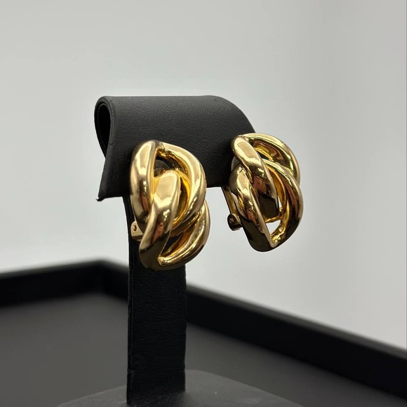 Christian Dior Gold-Tone Interlocking Curb Link Oval Round Clip-On Earrings - Picture 5 of 9